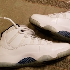 Air Jordan 11s Legend blue sz 10.5 great condition
